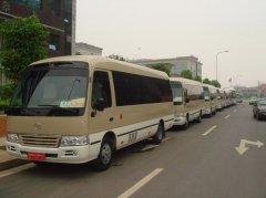 考斯特中巴车